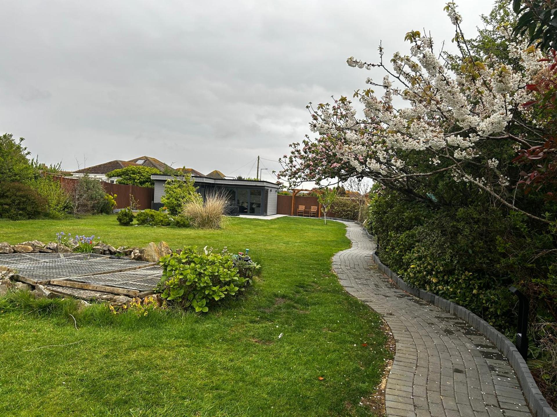 Whispering Waves Guest house, Brighton-8 mins, Guests 4, Beachfront, Free parking, WiFi, Kitchen and AC