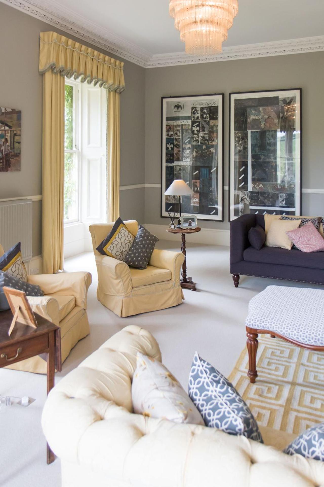 Communal lounge/ TV room