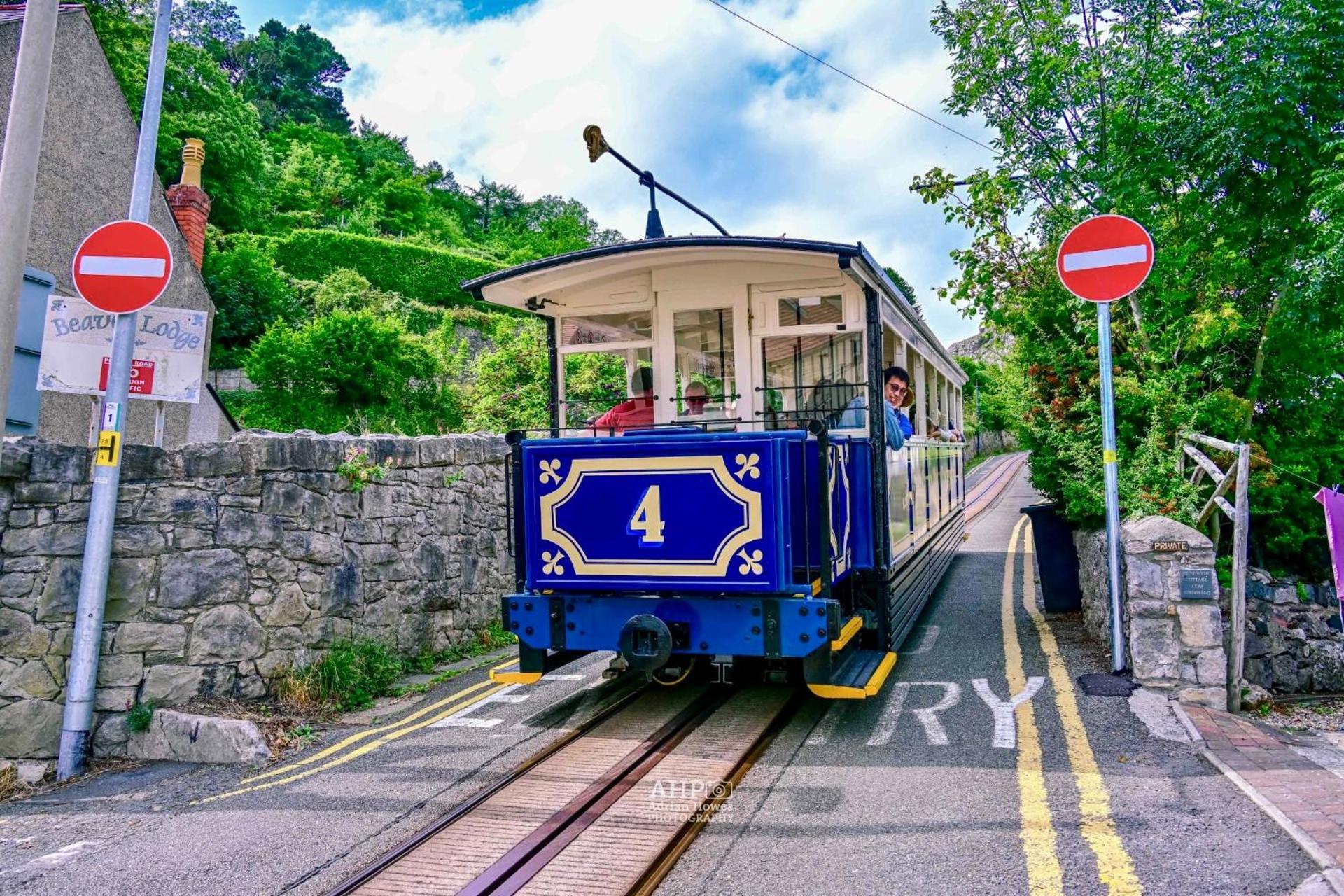 Willesden, Apartment 2, A beautifully furnished and spacious apartment located in the heart of Llandudno