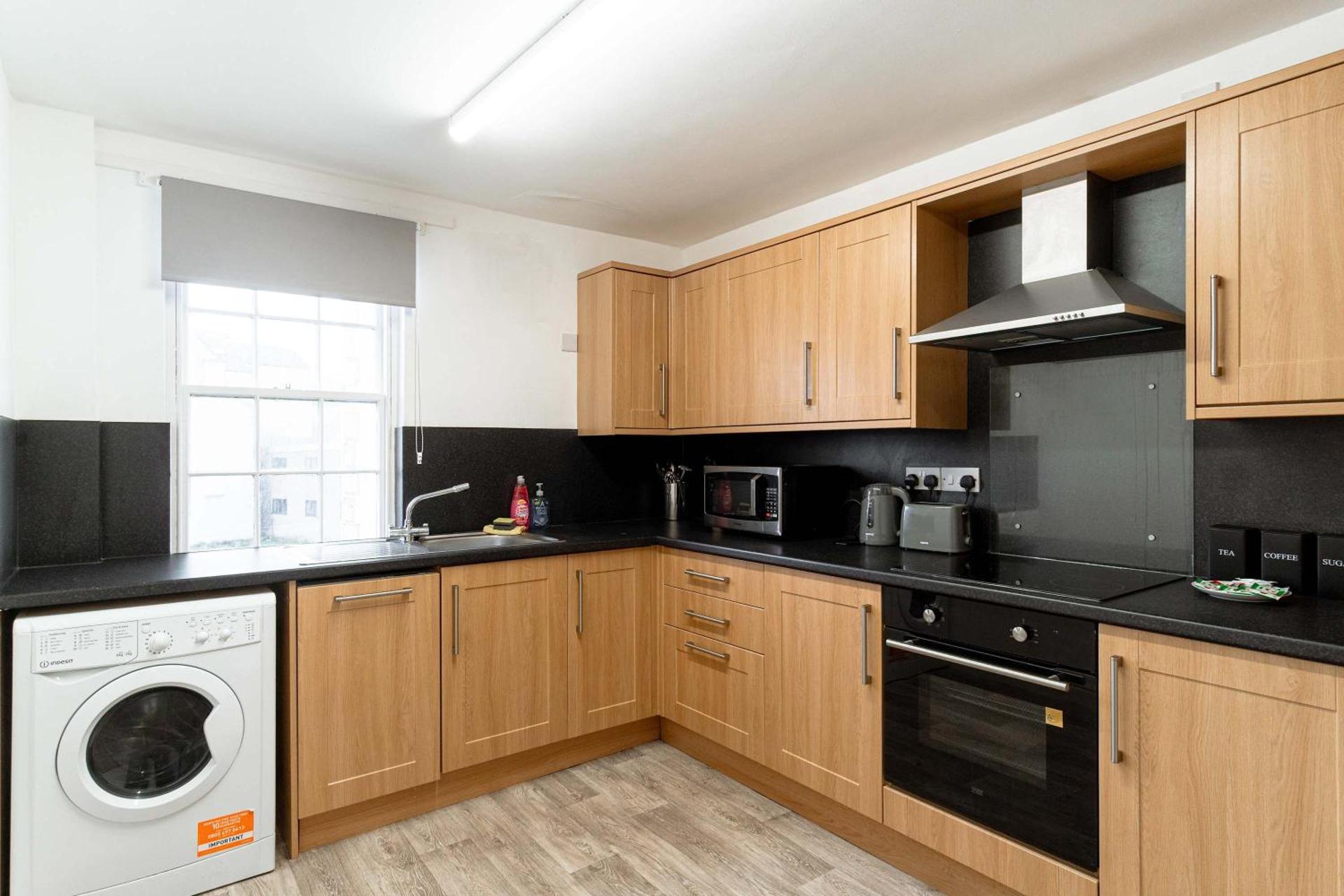 Lovely 2 Bed Harbourside Apartment with Sea Views