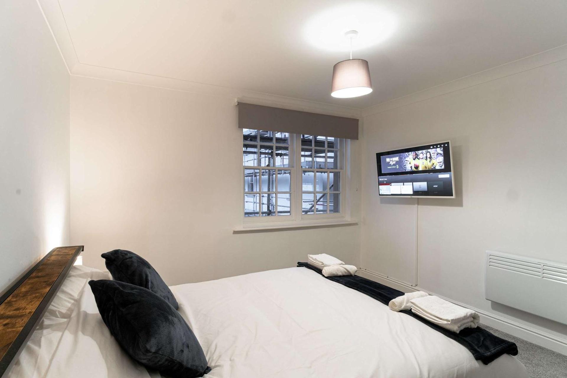 Lovely 2 Bed Harbourside Apartment with Sea Views