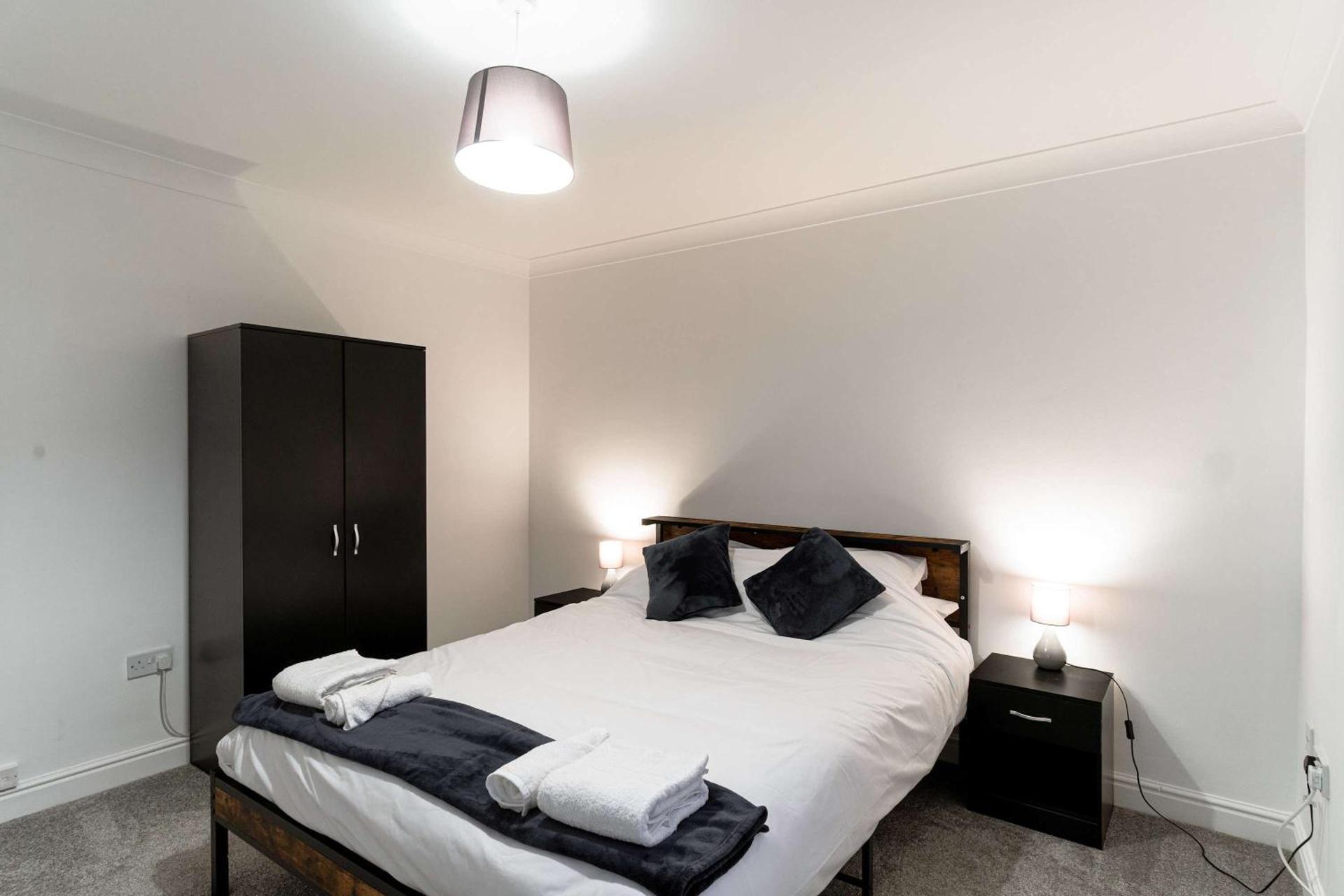 Lovely 2 Bed Harbourside Apartment with Sea Views