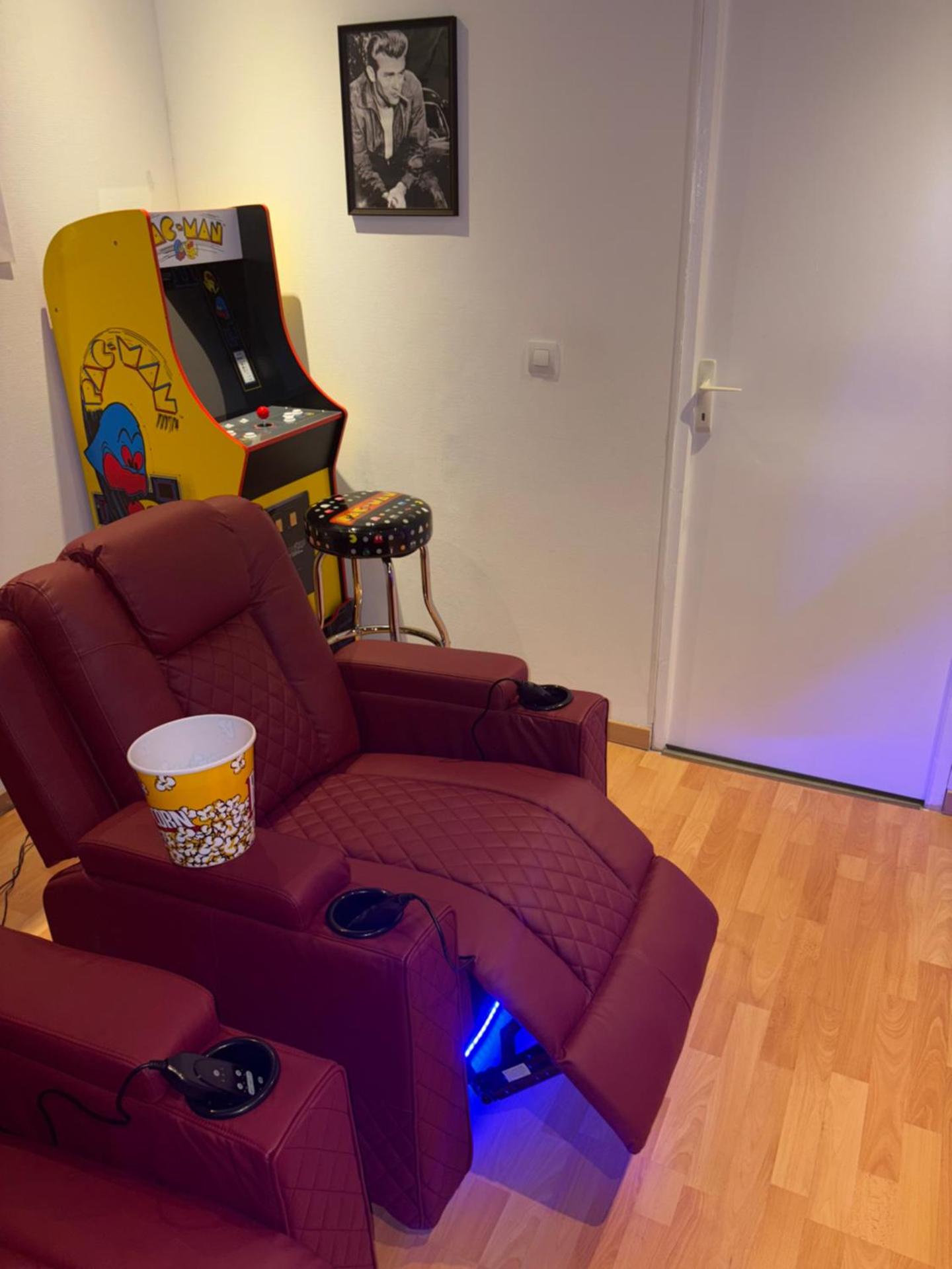 Chez SOPHIE, logement avec jacuzzi et salle cinéma