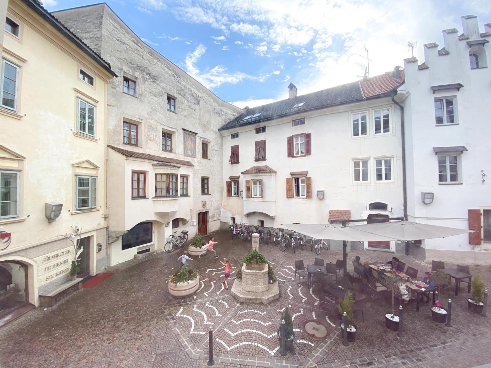 In Urbi, city appartement