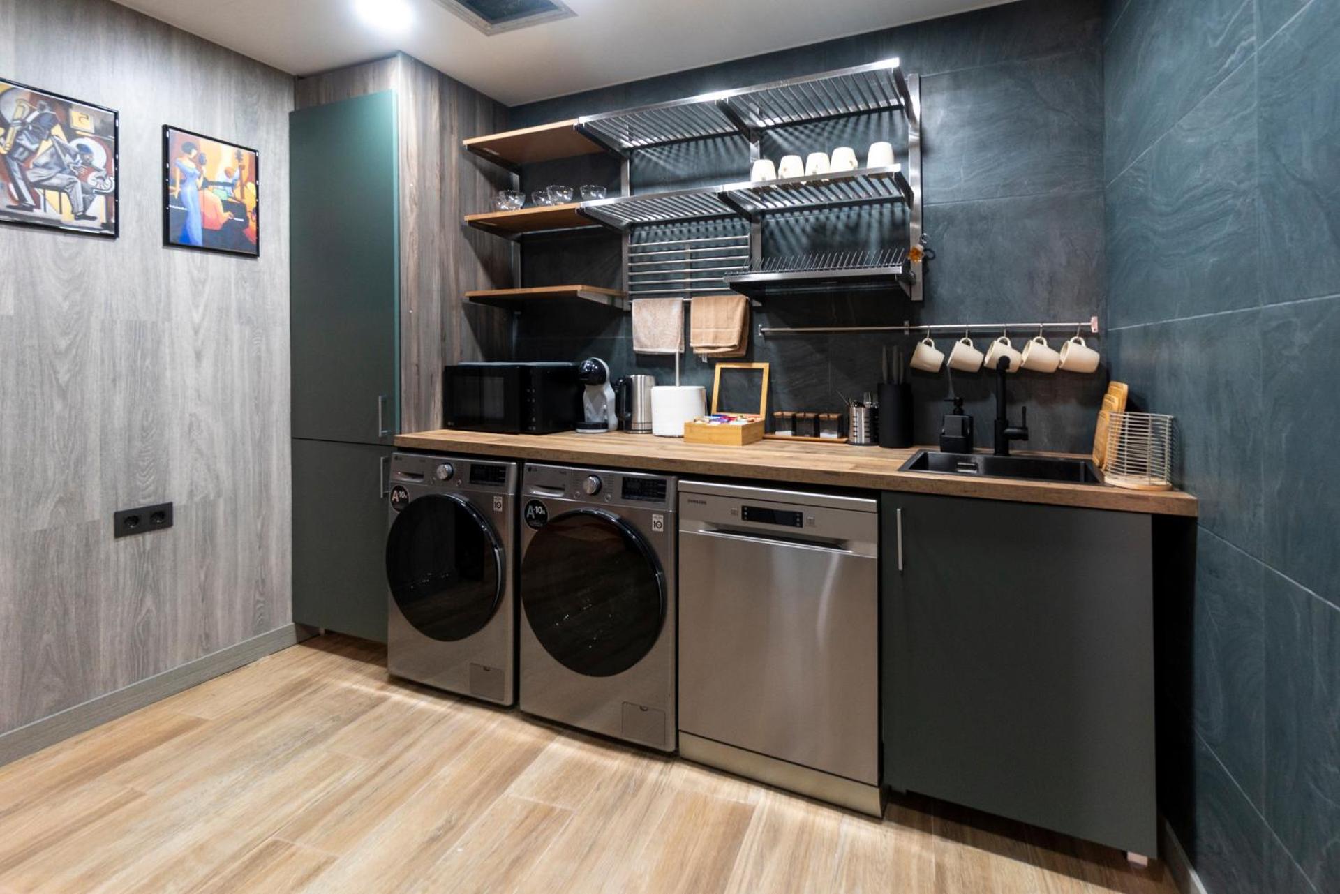 Kitchen or kitchenette