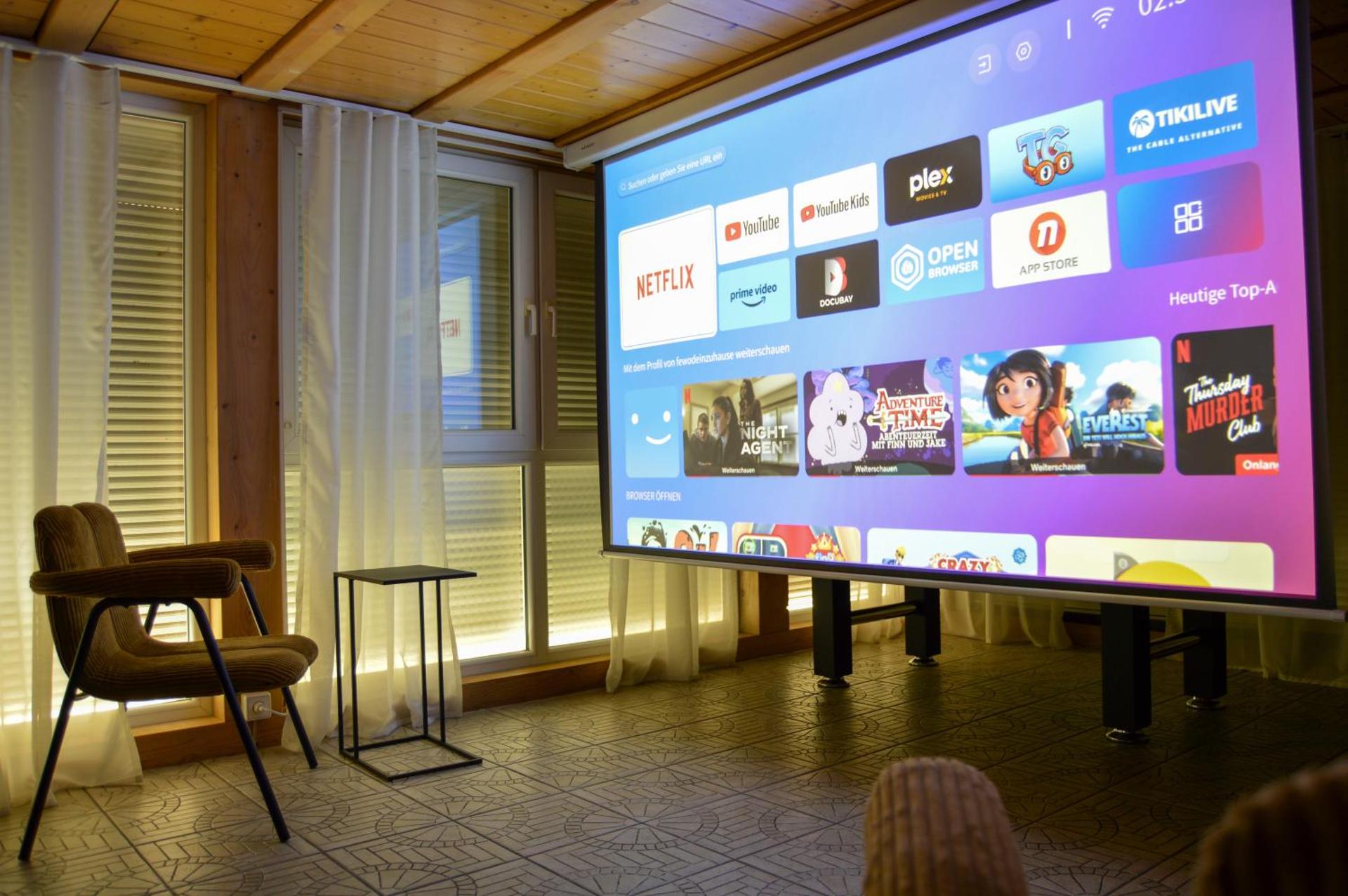 Communal lounge/ TV room