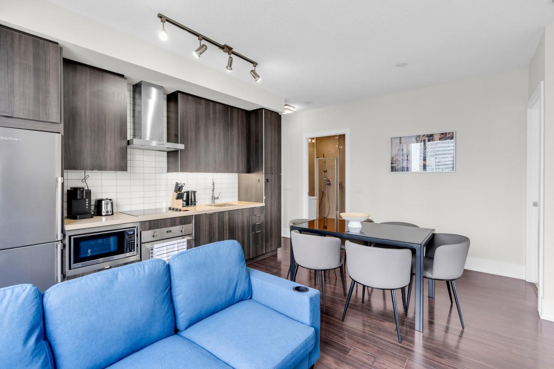 Modern Toronto Lake View & CN Tower View - One Free Parking