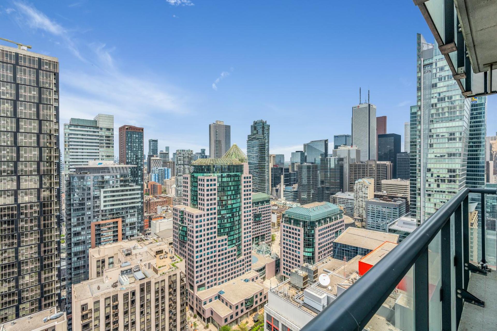 Modern Toronto Lake View & CN Tower View - One Free Parking