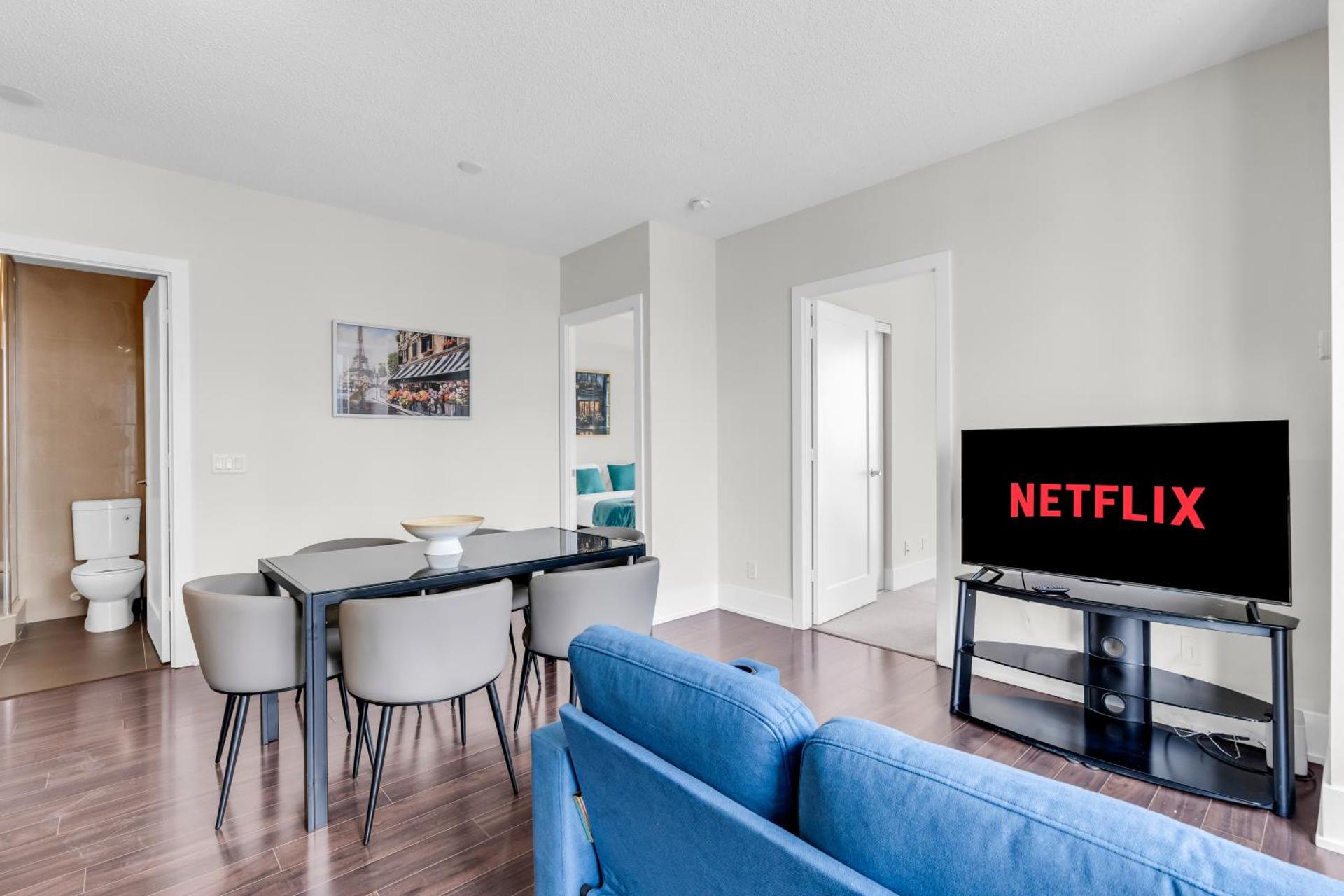 Modern Toronto Lake View & CN Tower View - One Free Parking