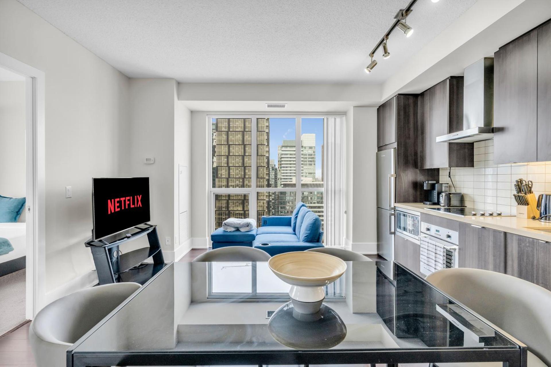 Modern Toronto Lake View & CN Tower View - One Free Parking