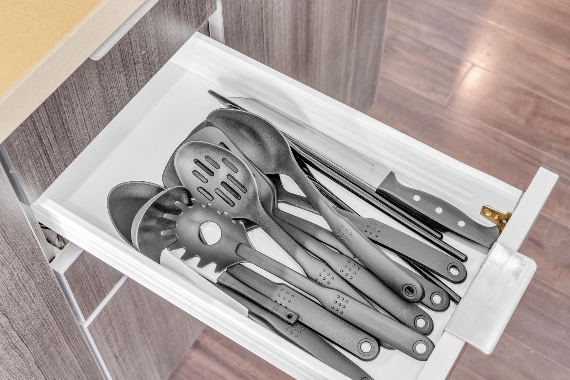 Modern Toronto Lake View & CN Tower View - One Free Parking