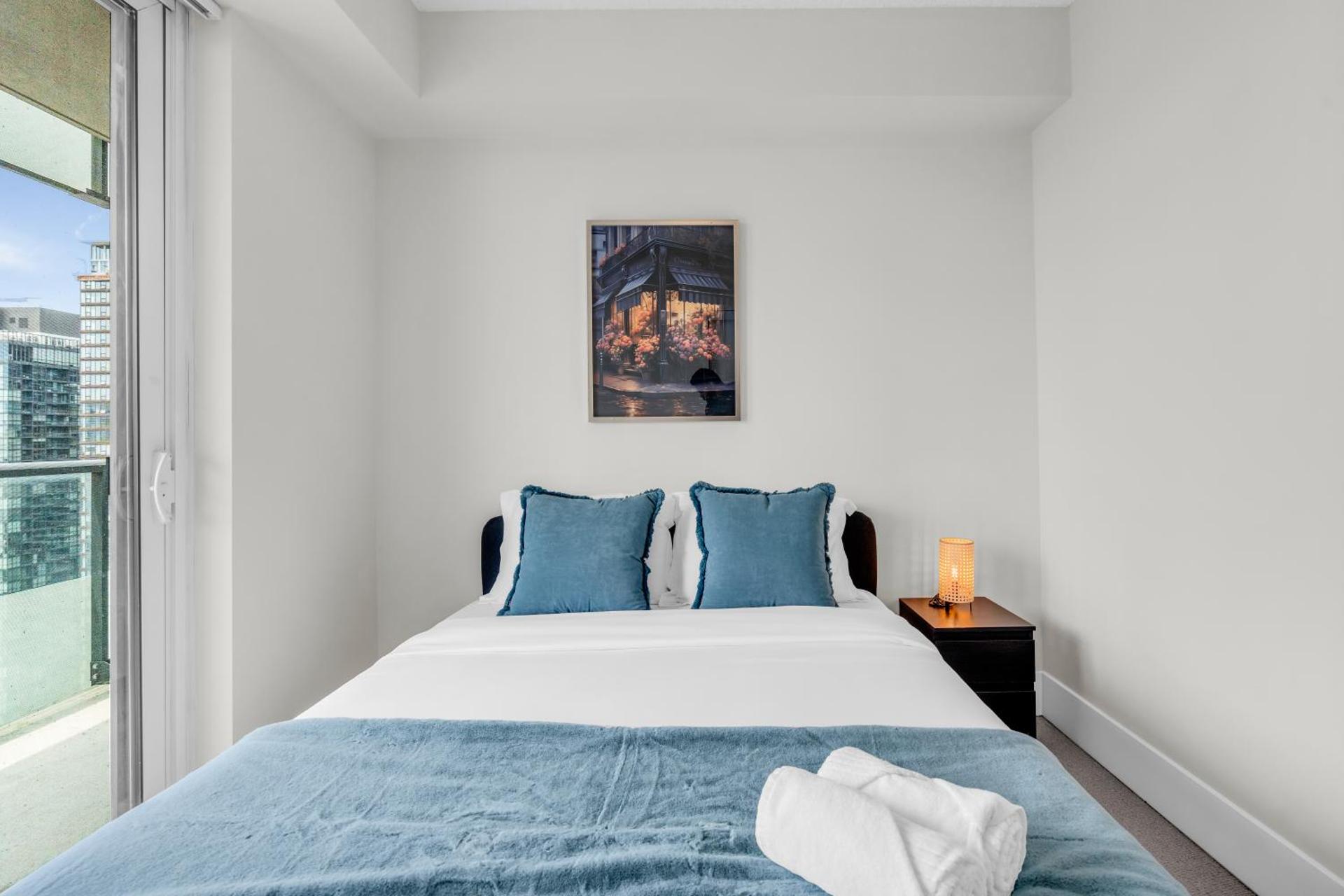 Modern Toronto Lake View & CN Tower View - One Free Parking
