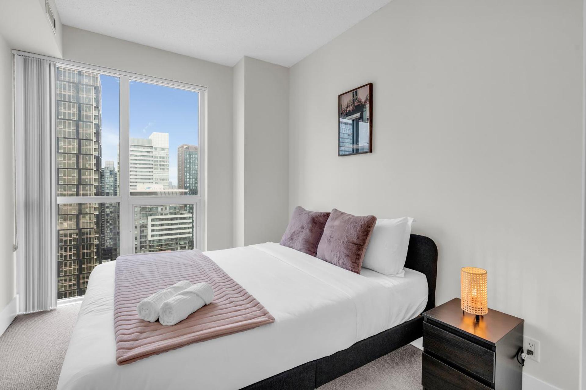 Modern Toronto Lake View & CN Tower View - One Free Parking