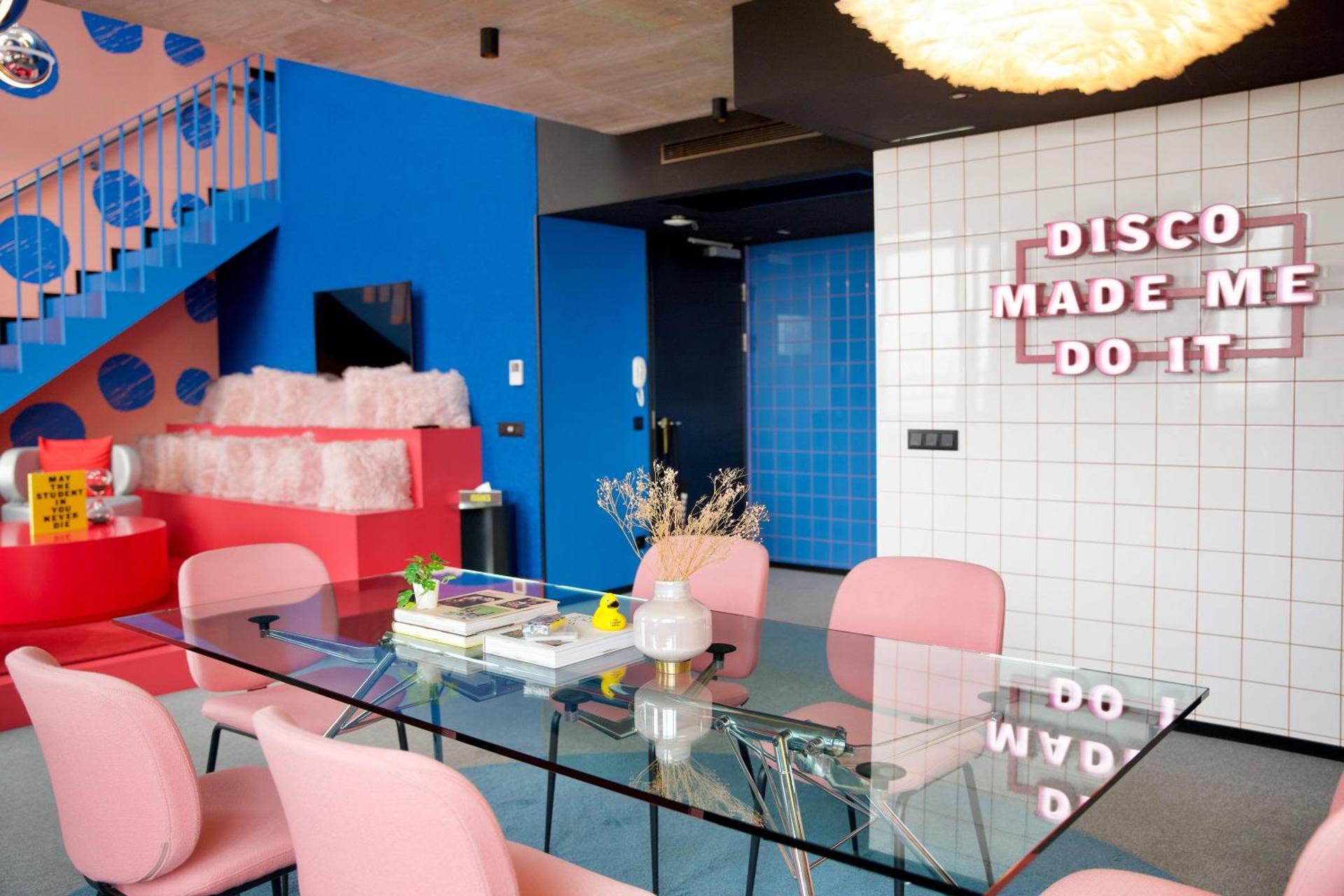 Photo of the whole room