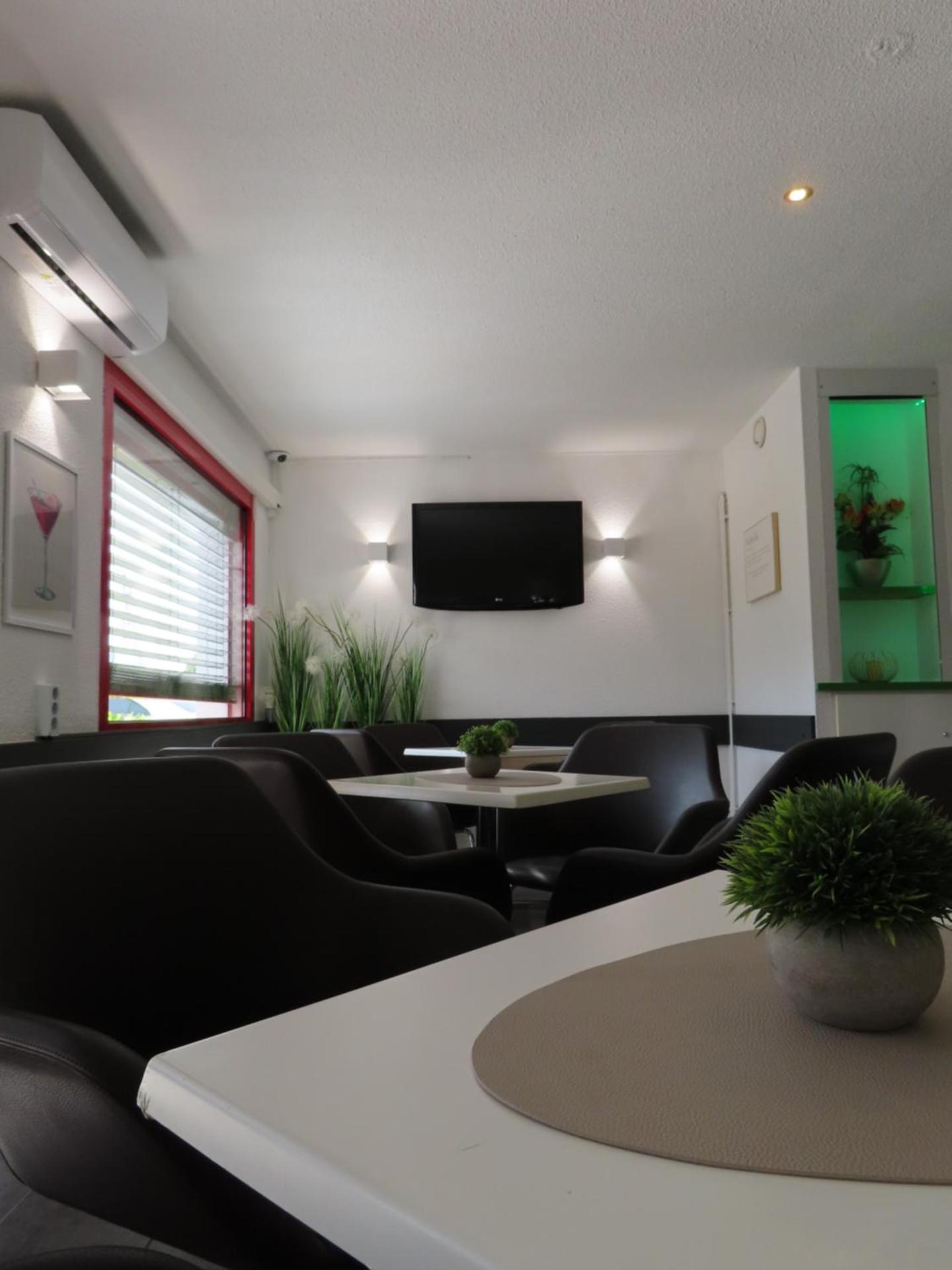 Communal lounge/ TV room