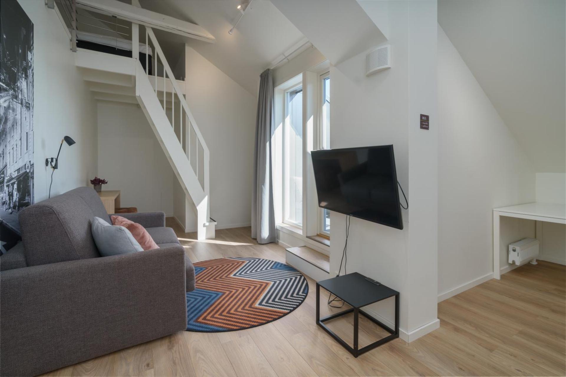 Communal lounge/ TV room