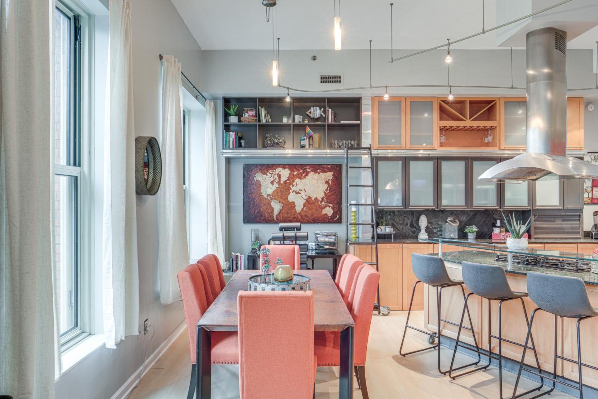 Dtwn Cleveland Loft-Style Condo Walk to Stadiums!