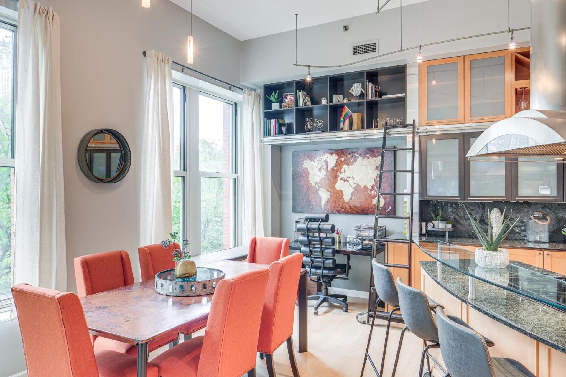 Dtwn Cleveland Loft-Style Condo Walk to Stadiums!