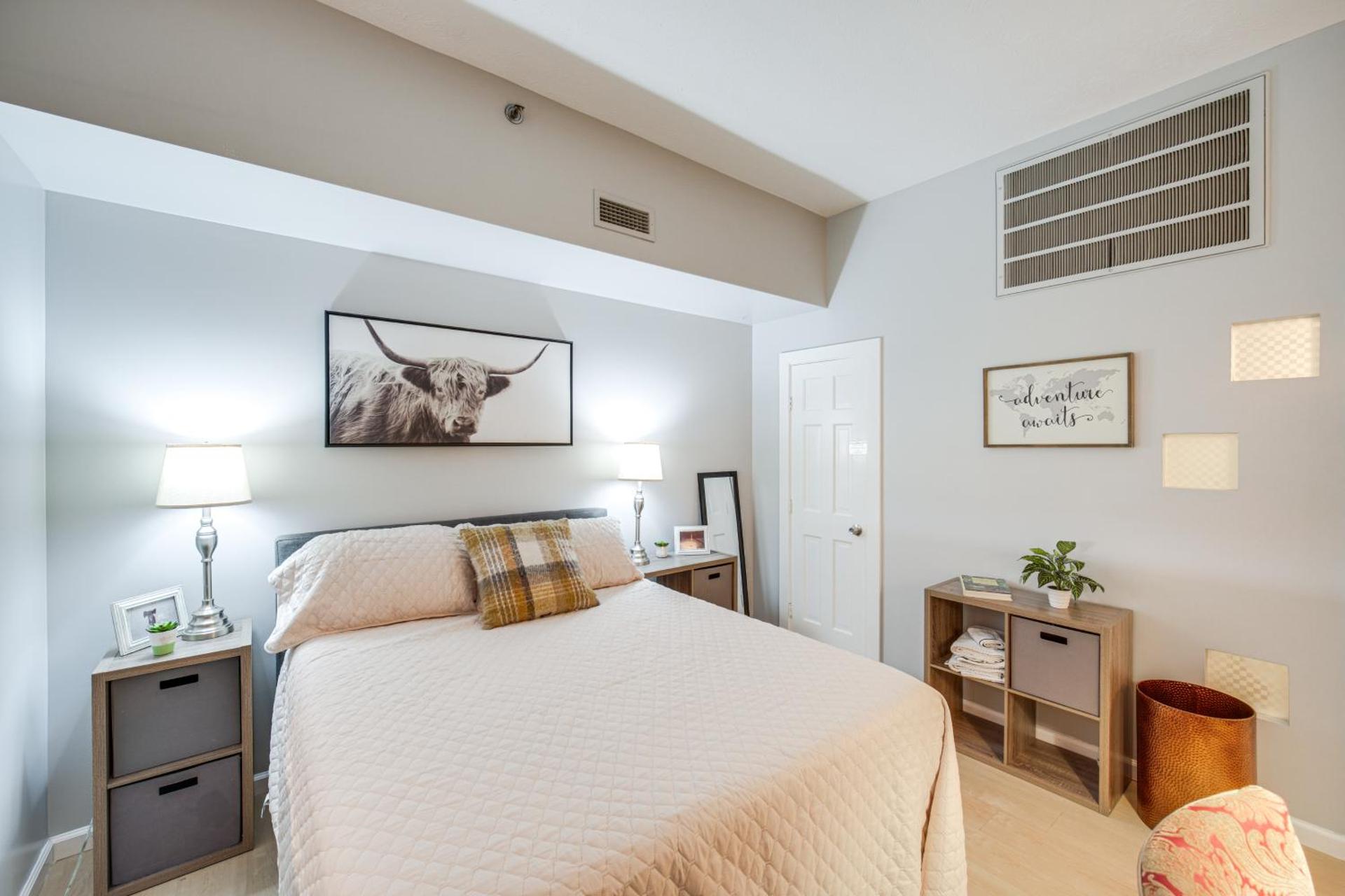 Dtwn Cleveland Loft-Style Condo Walk to Stadiums!