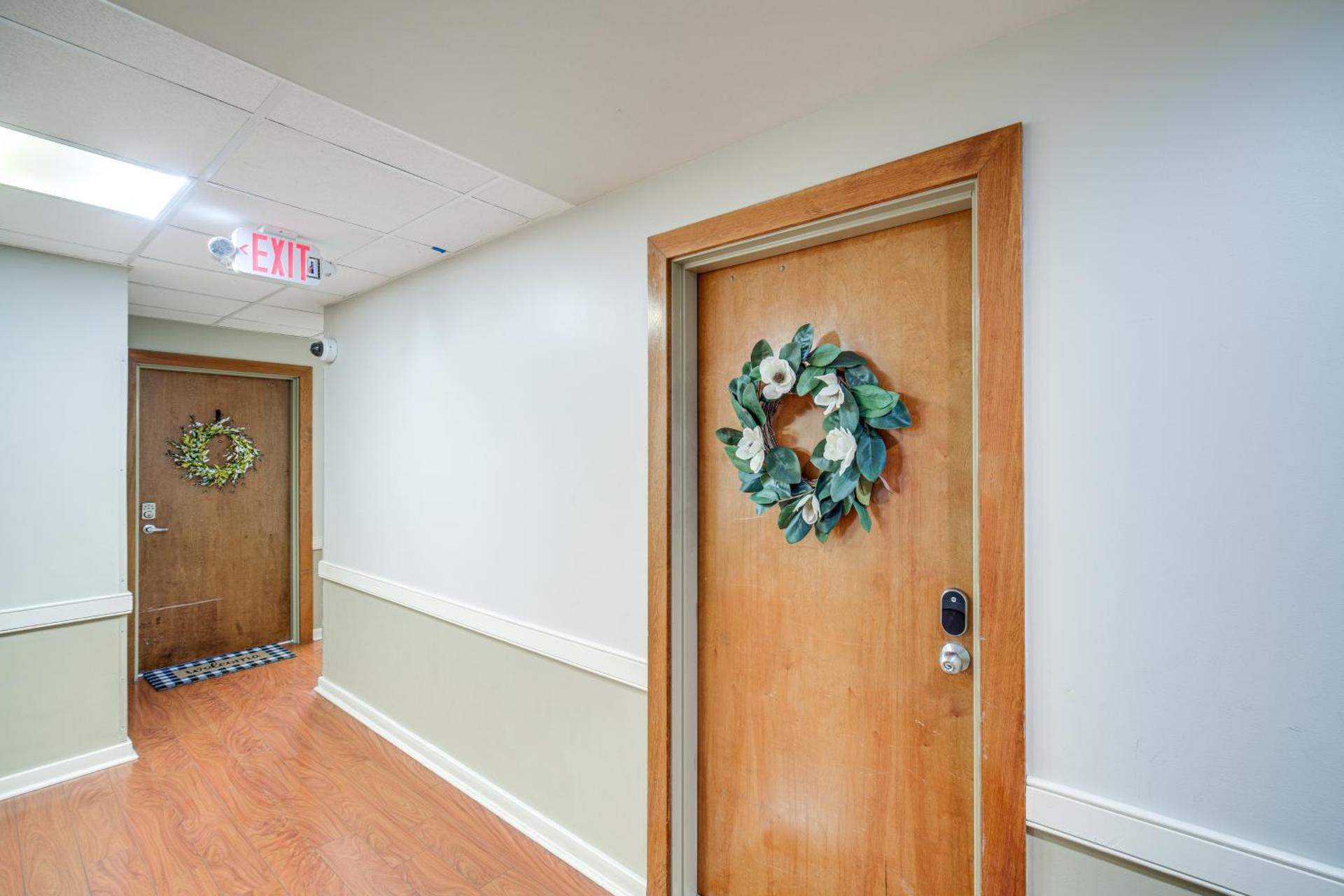 Dtwn Cleveland Loft-Style Condo Walk to Stadiums!