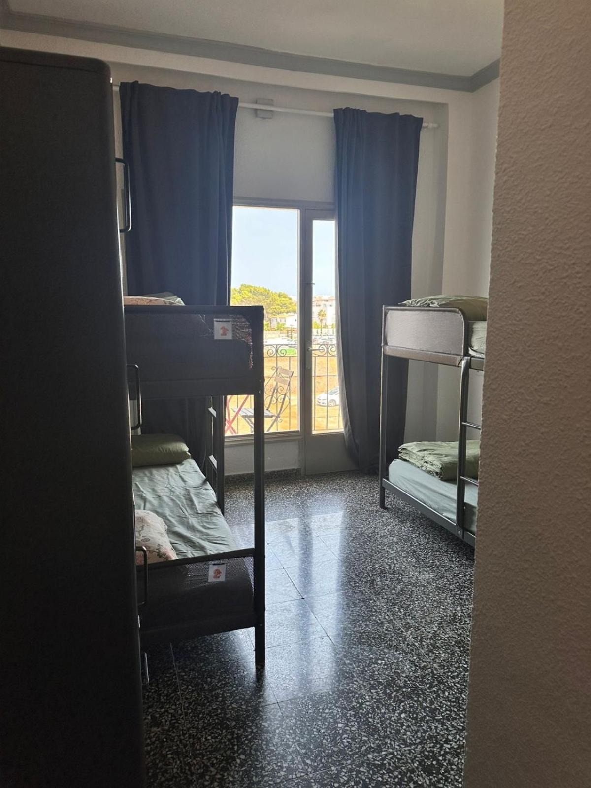 Bunk Bed in Mixed Dormitory Room