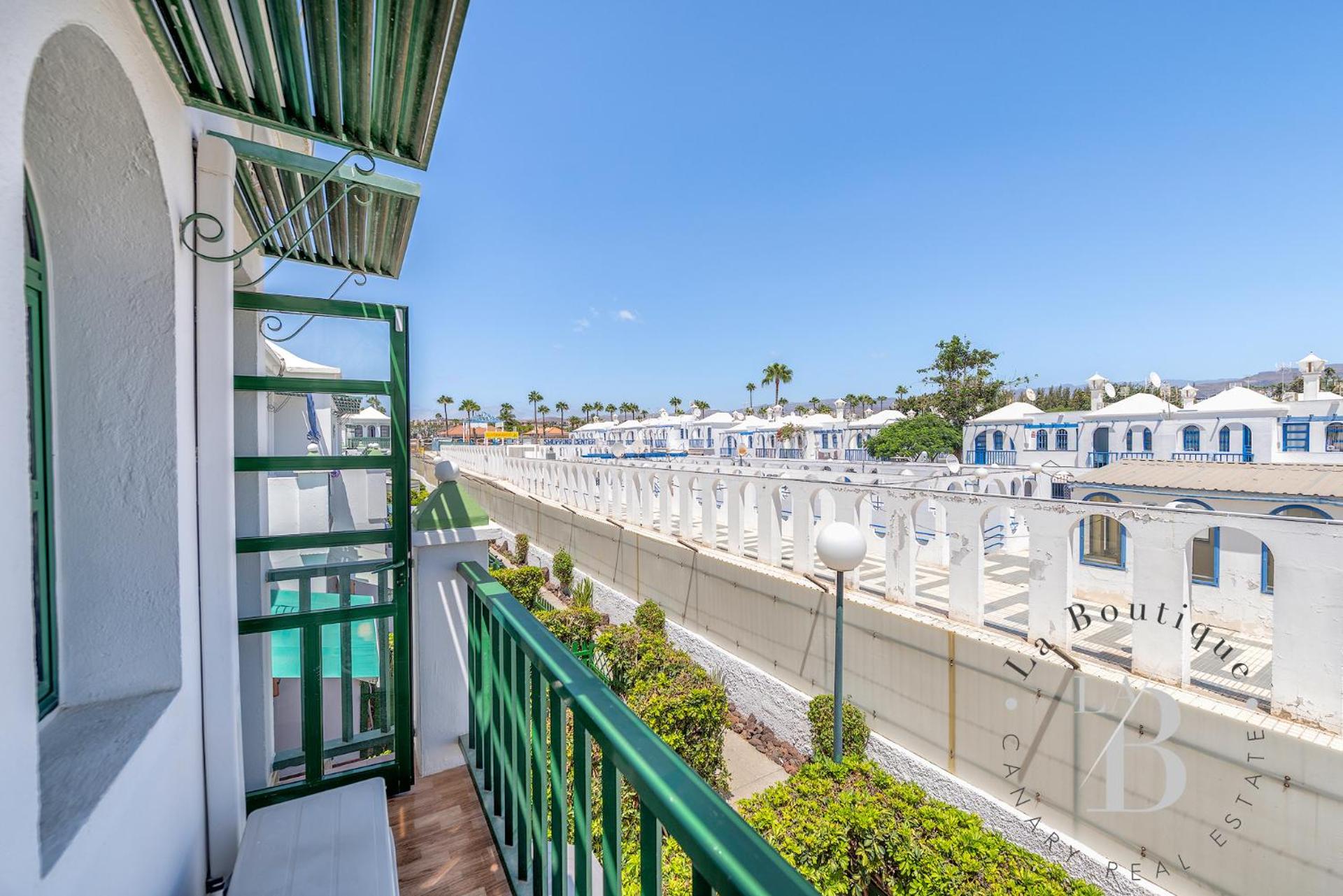 Bungalow con terraza privada y piscina en Gran Canaria