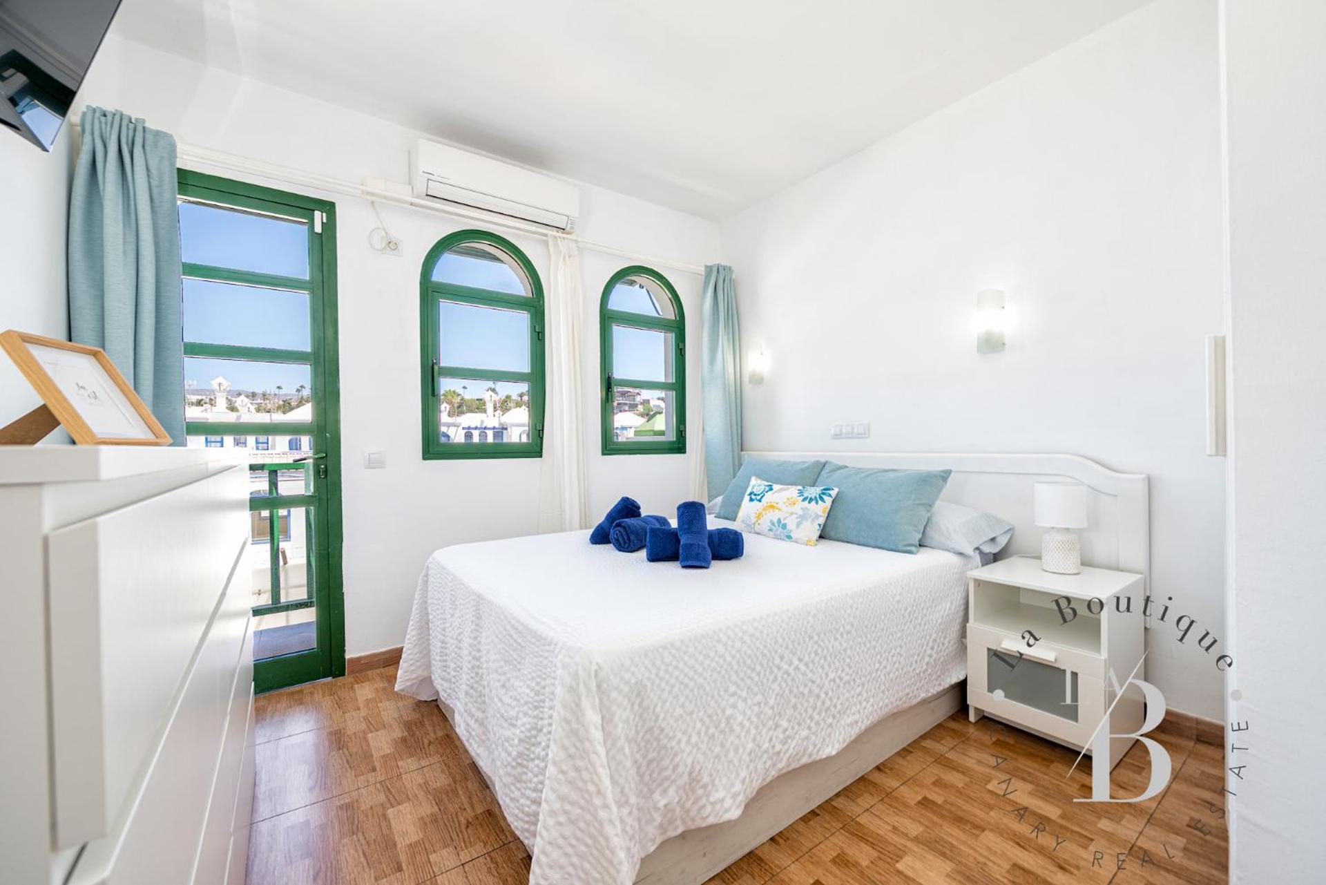 Bungalow con terraza privada y piscina en Gran Canaria