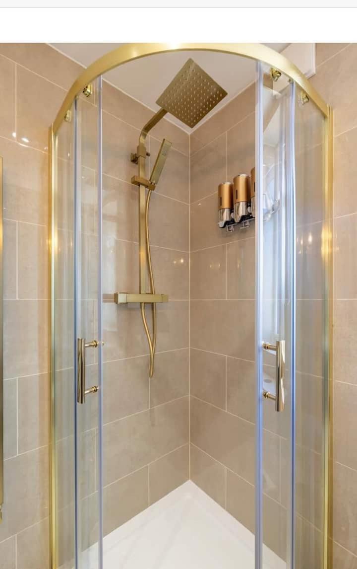 Luxury double bedroom en suite