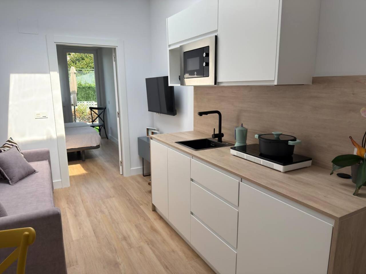 One-Bedroom Deluxe Apartment