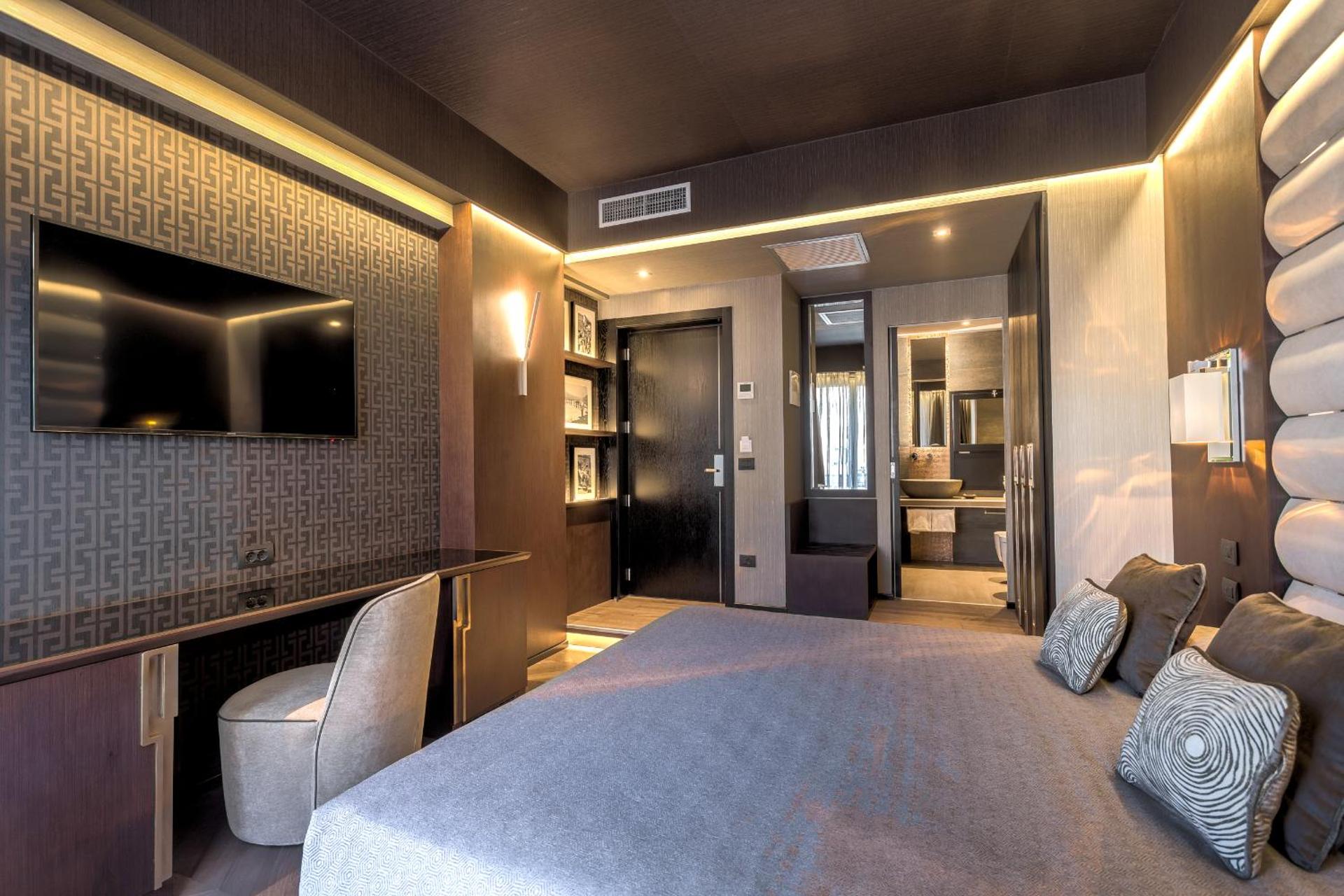 Photo of the whole room