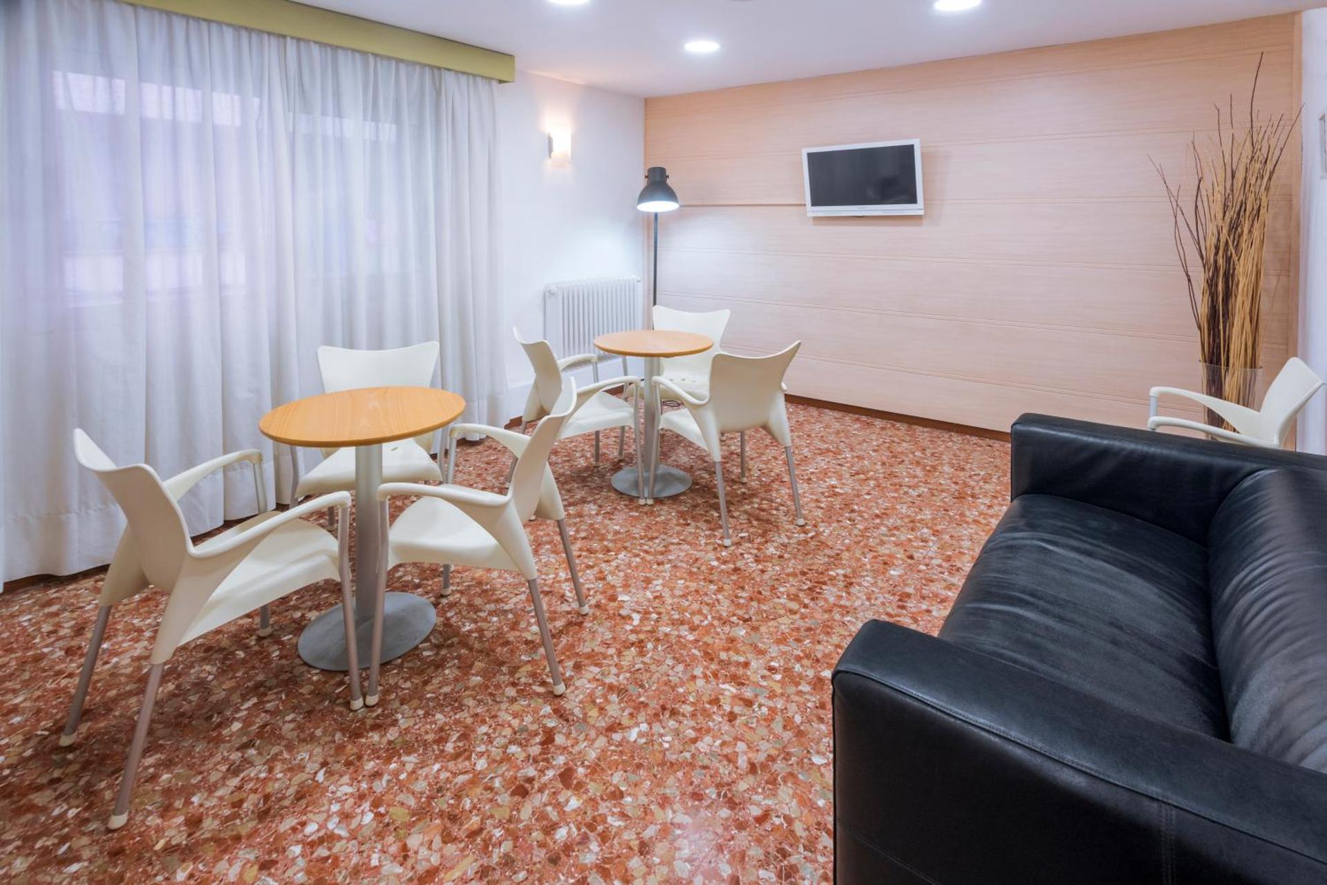 Communal lounge/ TV room