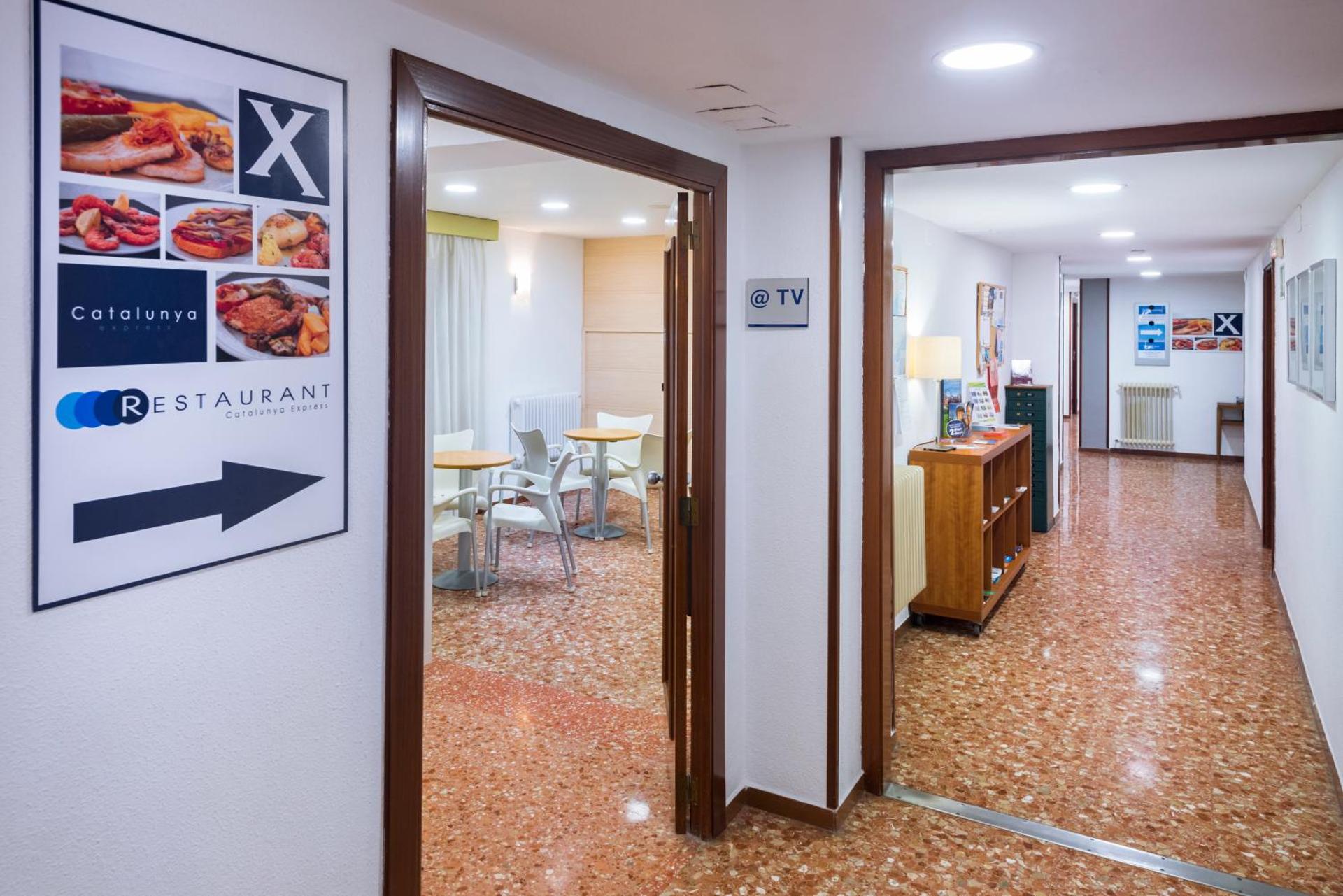 Communal lounge/ TV room