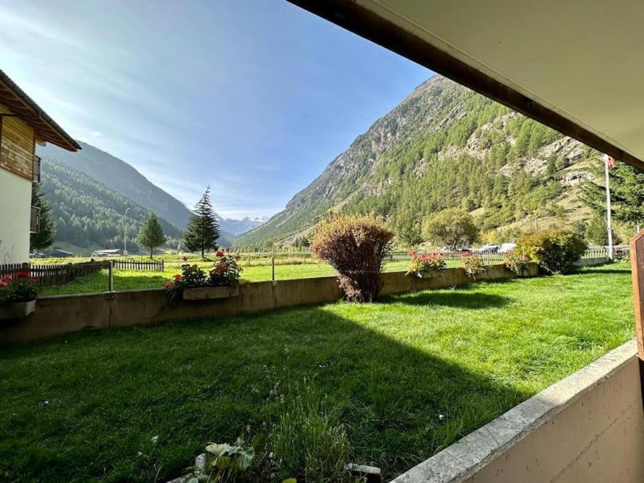 Alpine Retreat 4 Person Apartment near Zermatt with parking!