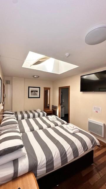 Shanahans B&B with Sports Bar