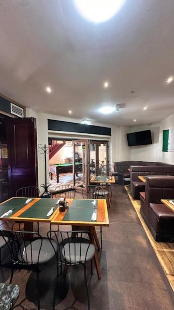 Shanahans B&B with Sports Bar