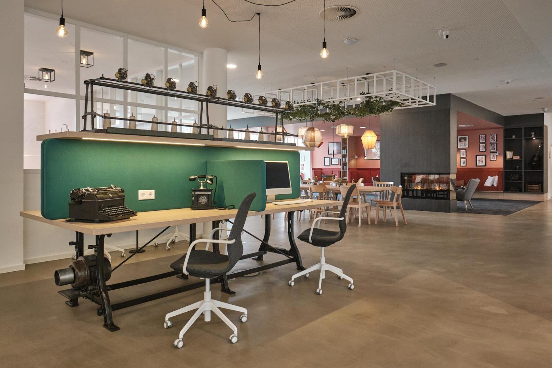 Communal lounge/ TV room