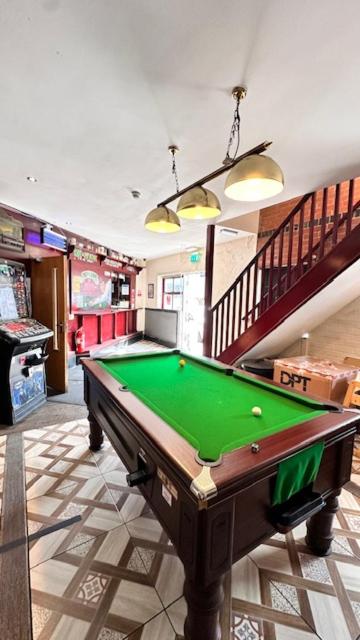 Shanahans B&B with Sports Bar