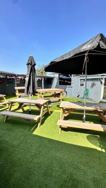 Shanahans B&B with Sports Bar