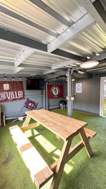 Shanahans B&B with Sports Bar