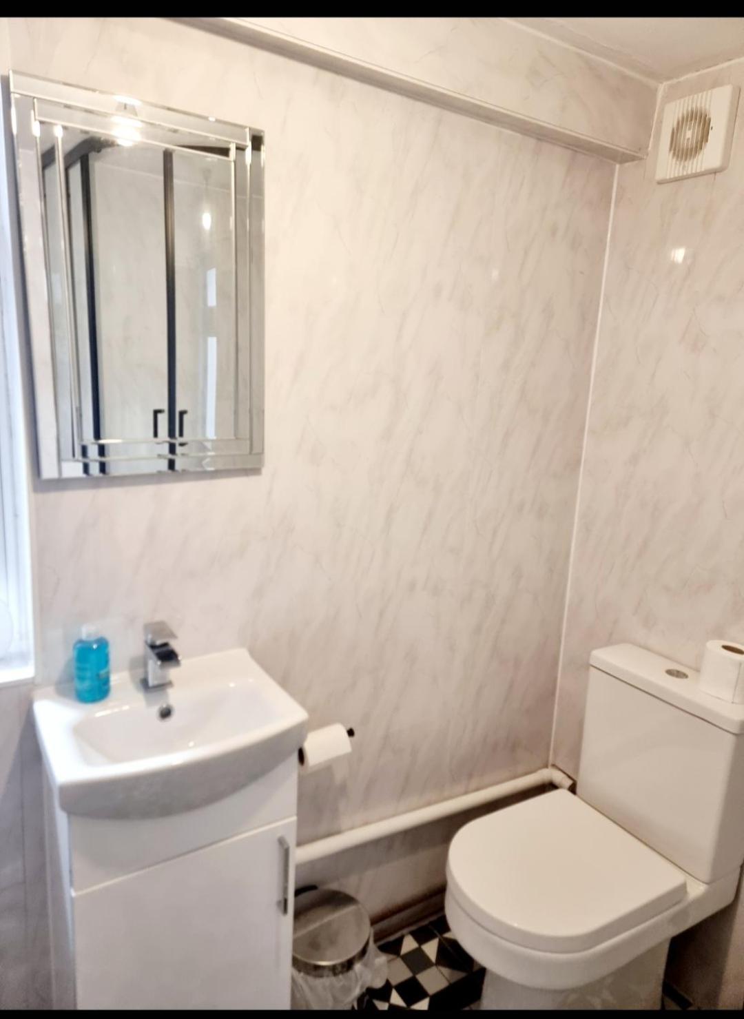 Kent 1 bedroom apartment 2 mins walk to Gravesend Station & Town Centre