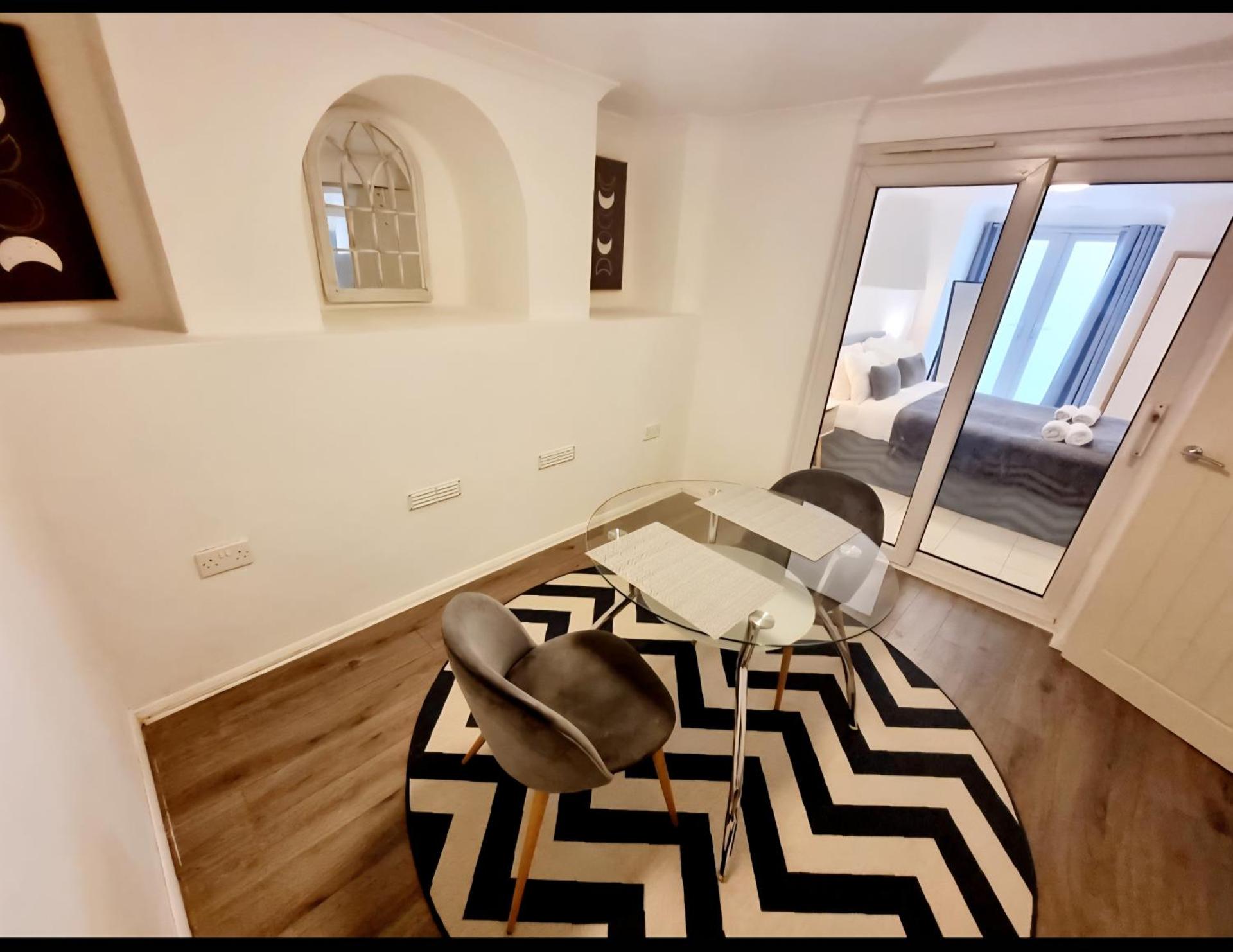 Kent 1 bedroom apartment 2 mins walk to Gravesend Station & Town Centre