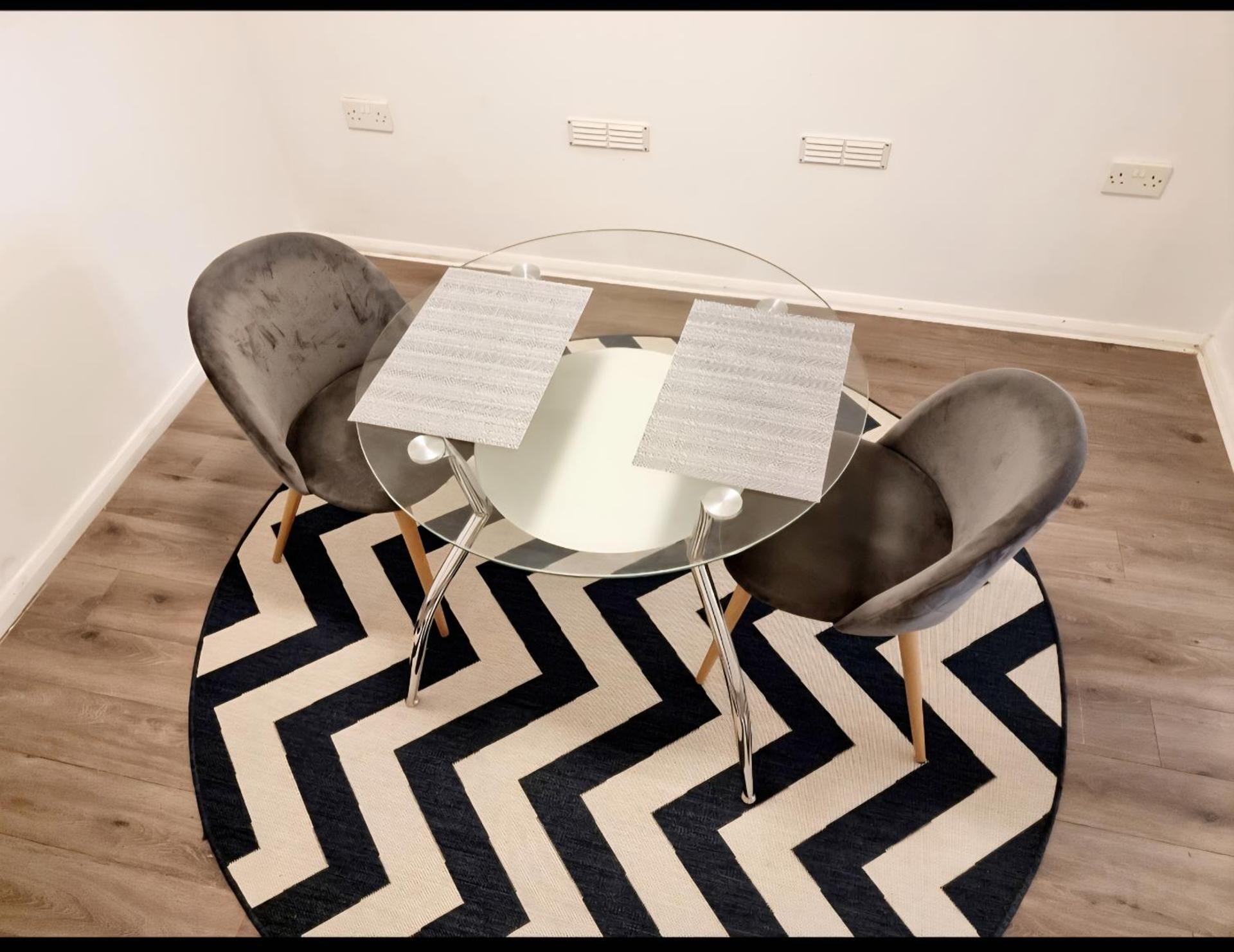 Kent 1 bedroom apartment 2 mins walk to Gravesend Station & Town Centre