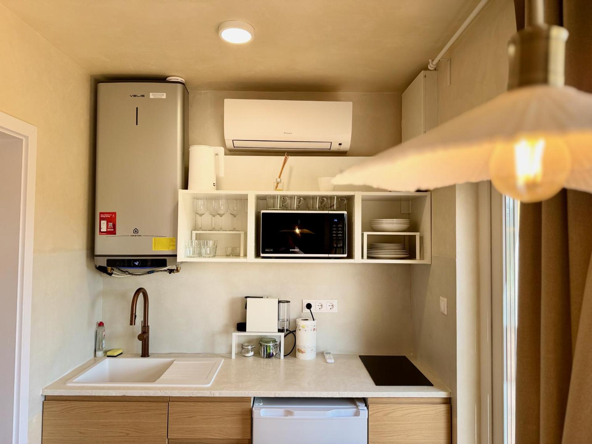 Kitchen or kitchenette