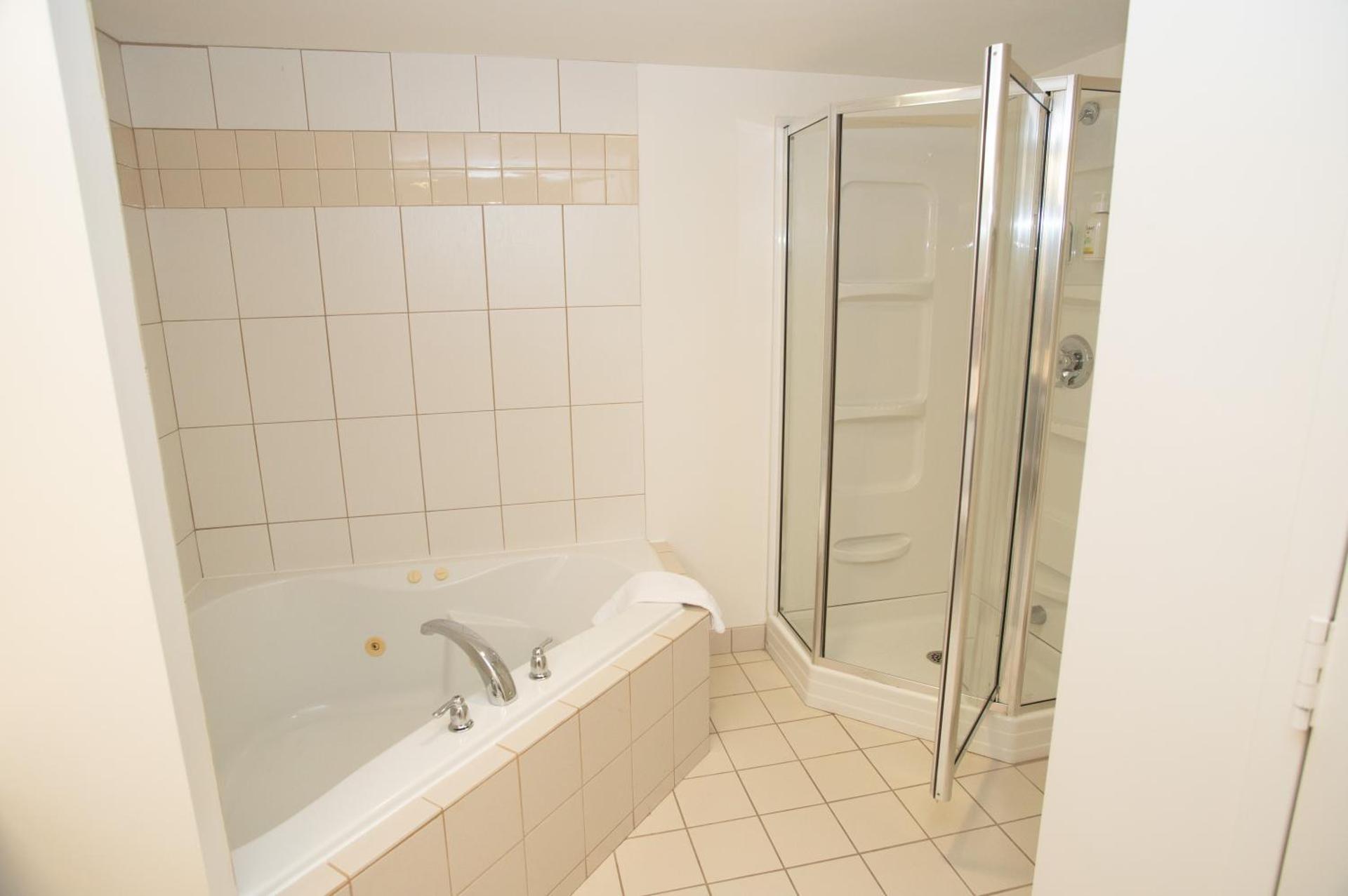 Super 8 by Wyndham Mississauga