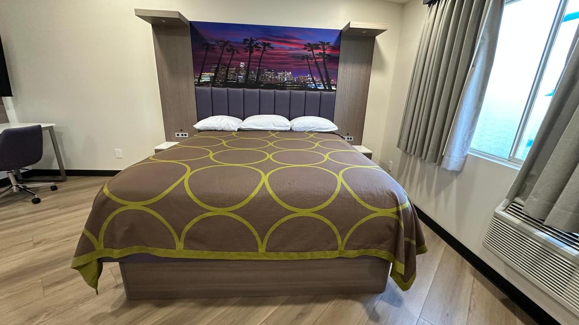 Costa Mesa Inn - Newport Beach Area