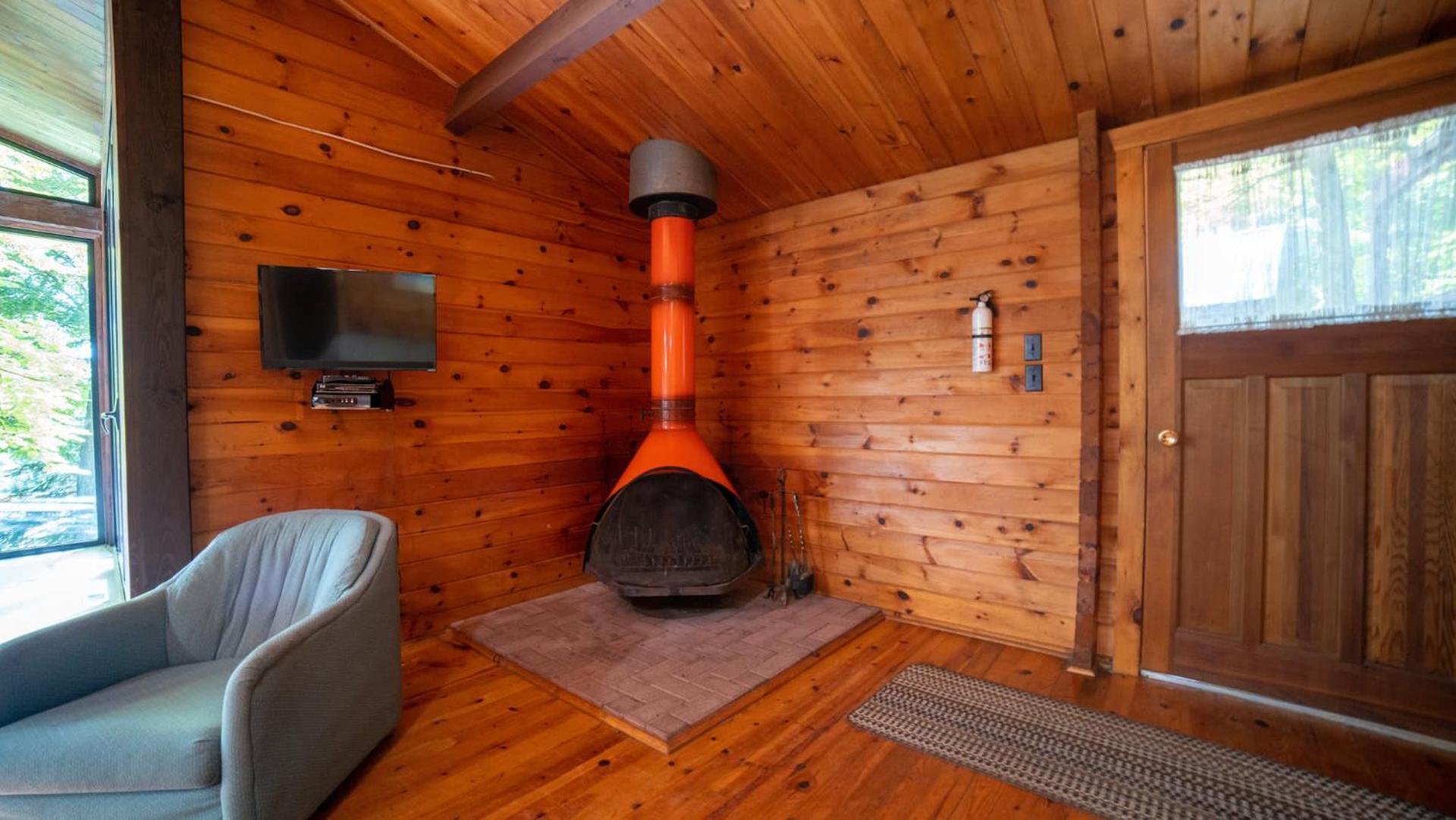 Lake Muskoka 3-bdrm Cottage - Pier 100 #70