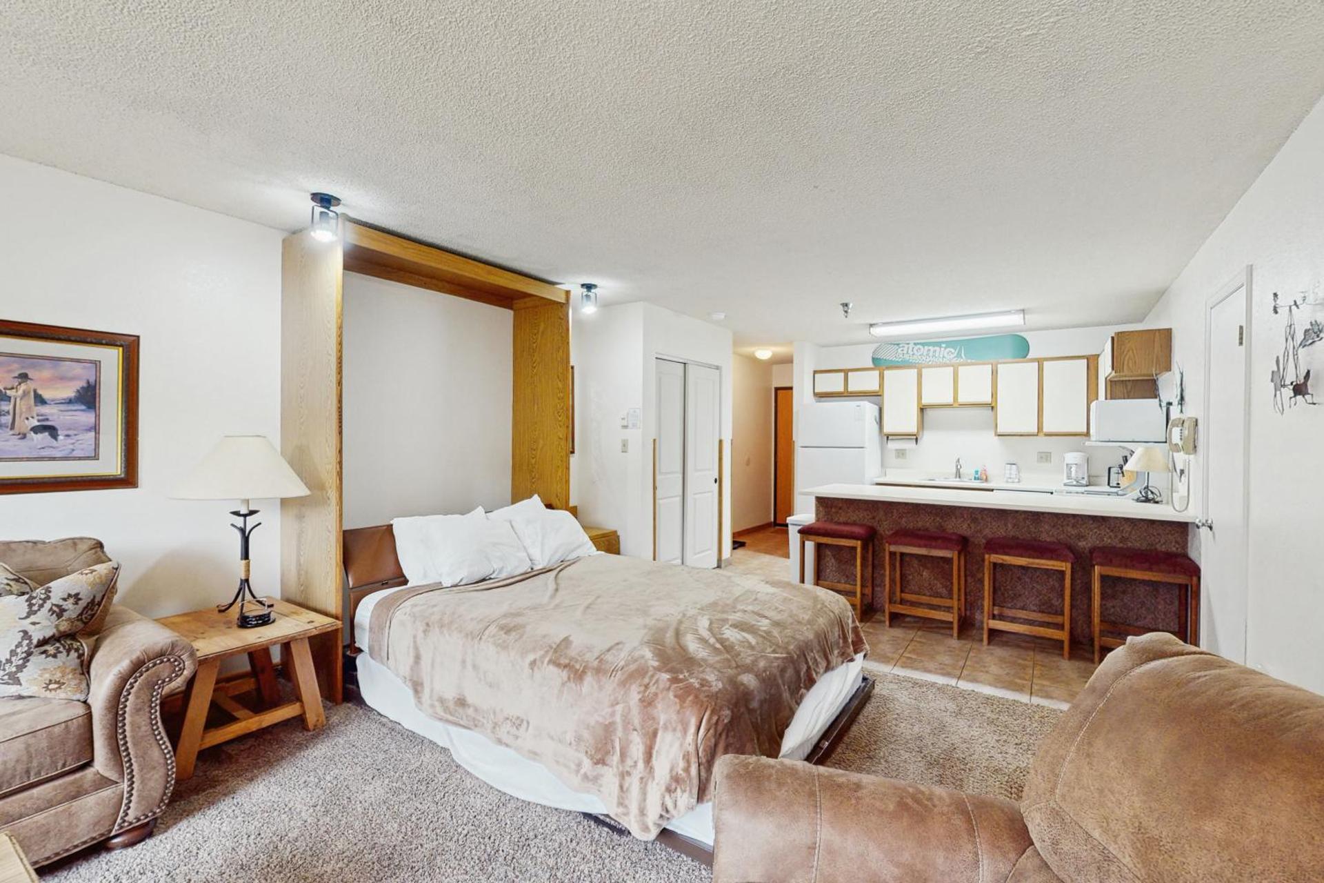 Snowblaze Condominiums E103