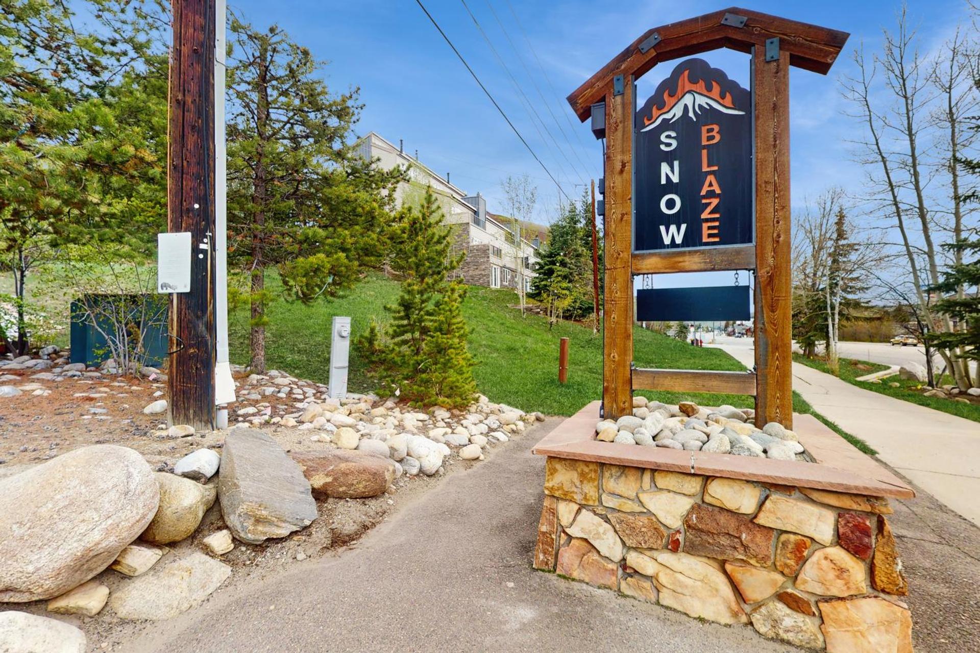 Snowblaze Condominiums E103