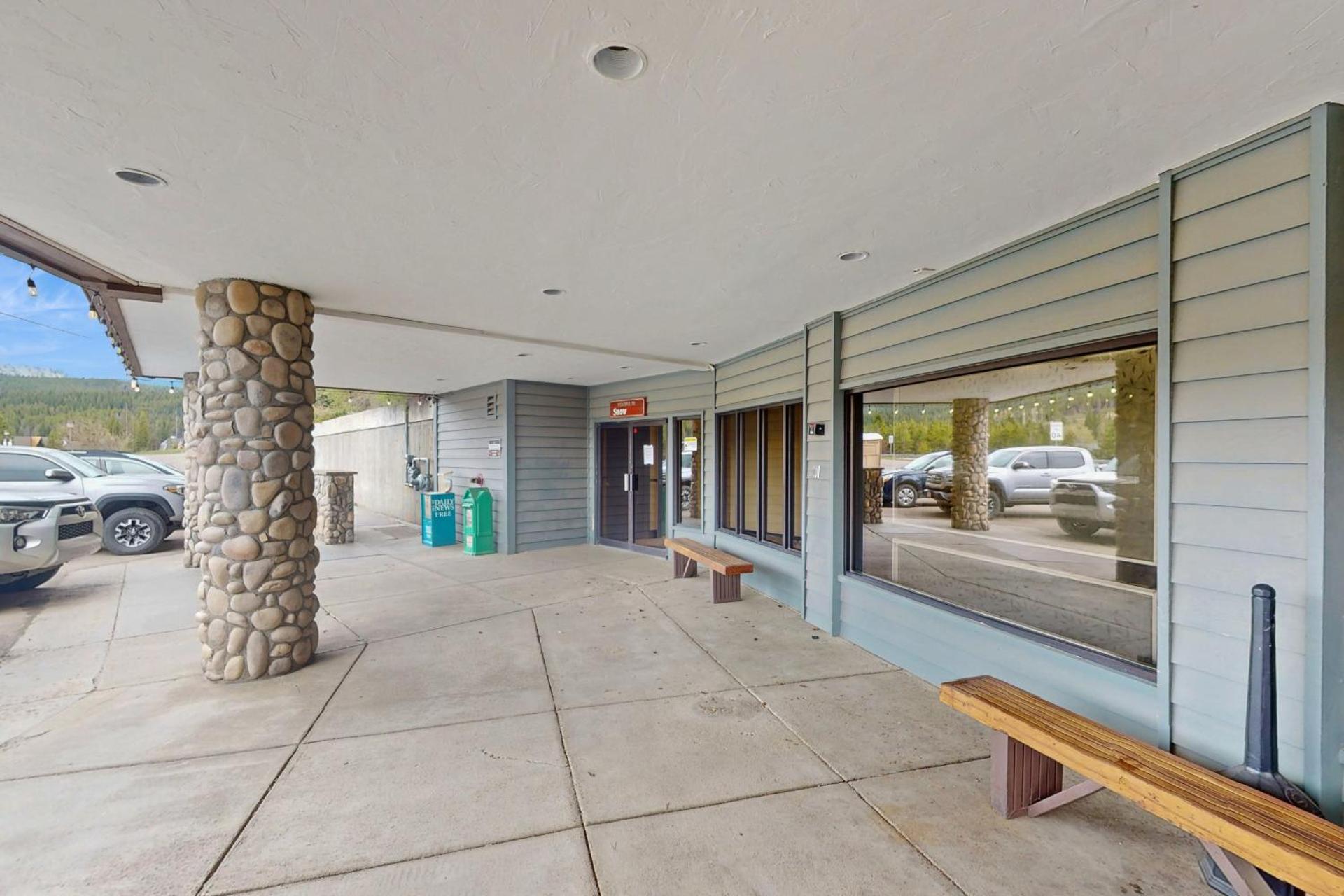 Snowblaze Condominiums E103