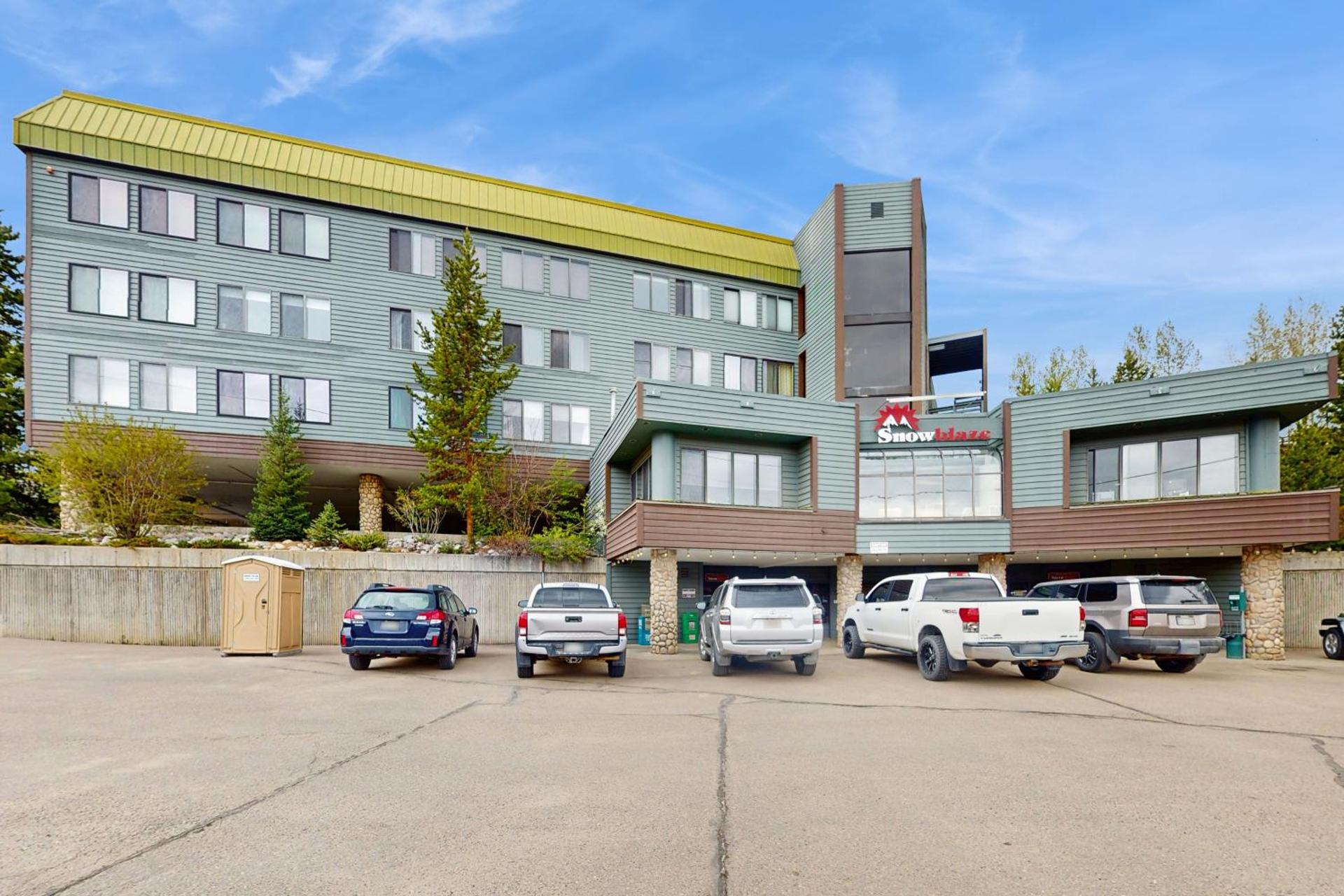 Snowblaze Condominiums E103